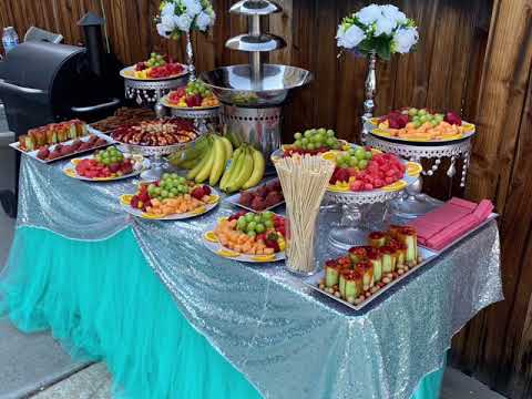 ¡Disfruta de una deliciosa fuente de chocolate con frutas y dulces! ¡Disfruta de una deliciosa fuente de chocolate con frutas y dulces!